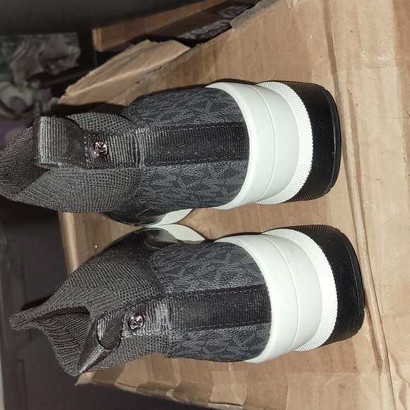 Michael Kors Stretch-Knit Sock Sneakers Size 9 Basically New - Picture 4 of 7